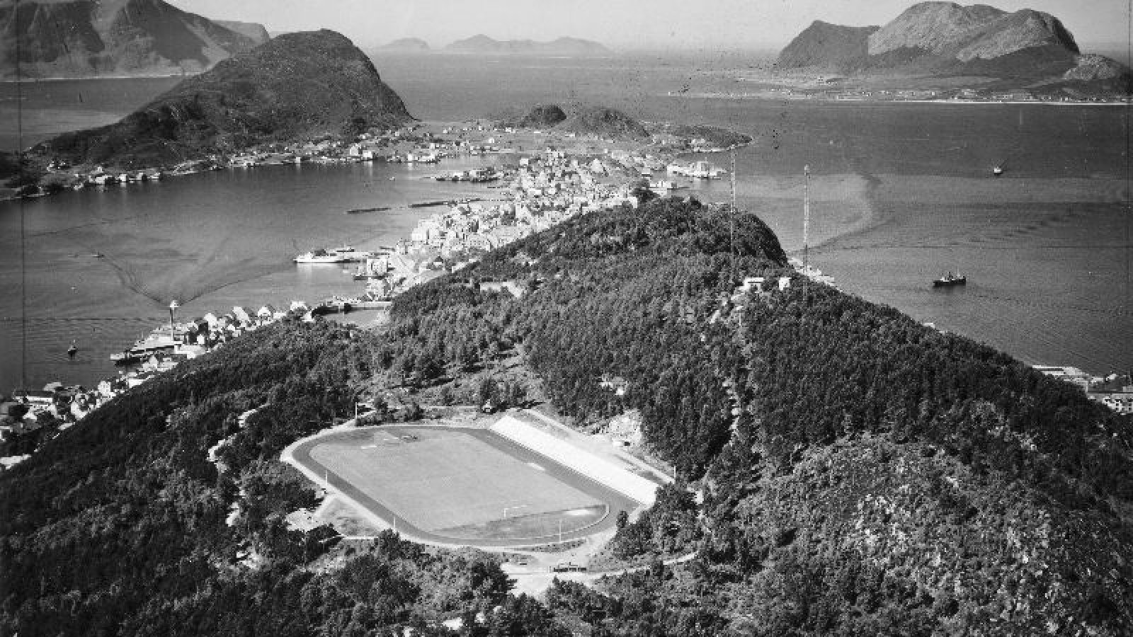 Bent Brande - Aksla stadion i 1953 ca