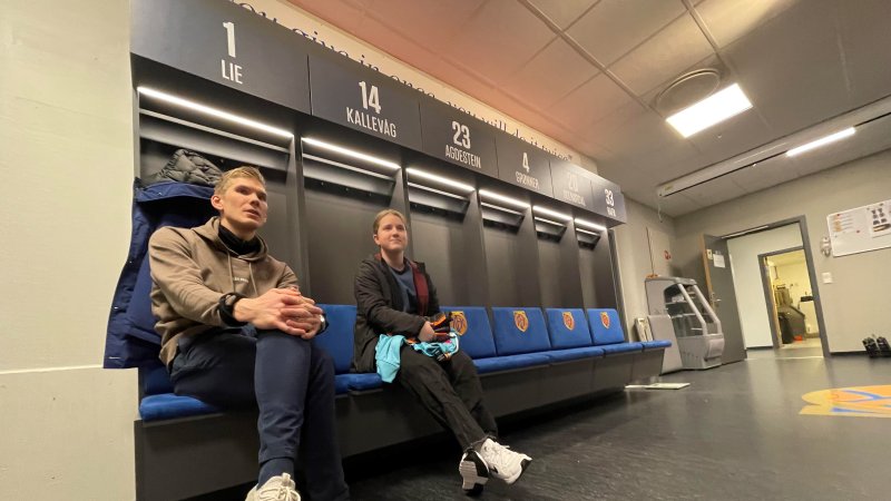Amailie og Andreas hadde en lang og fin prat i AaFK-garderoben hvor keeper-legenden delte sine erfaringer gjennom sin fotballkarriere.