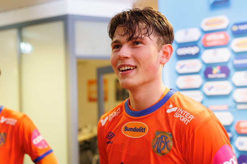 SMILER: Nikolai Hopland hadde all grunn til å smile etter det første målet i Eliteserien. Foto: NTB