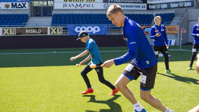 Potetløp var en av mange populære aktiviteter på banen. Foto: Srdan Mudrinic