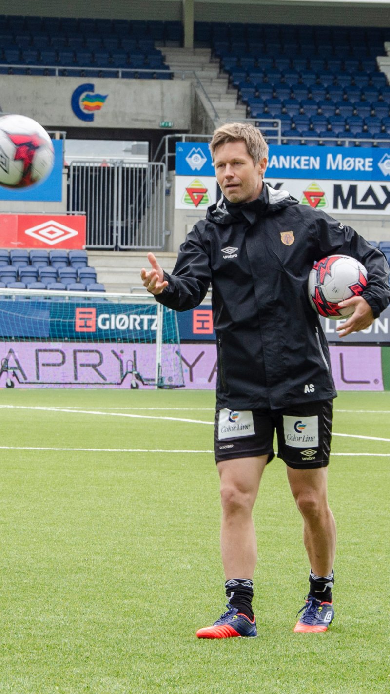 Amund Skiri hadde sin første dag på jobb som toppspillerutvikler i dag. Foto: aafk.no