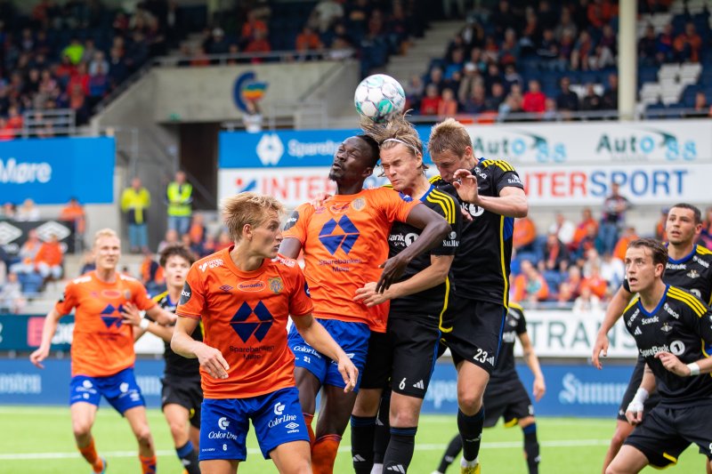 Vi forventer knallharde dueller når tabellnaboene HamKam og Aalesund skal gjøre opp om poengene denne runden. Foto: Srdan Mudrinic.