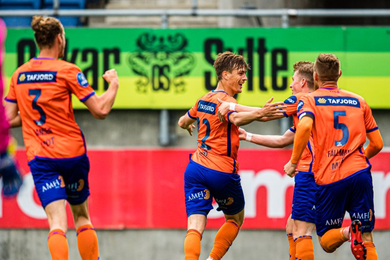210612 Sigurd Hauso Haugen of Aalesund celebrates after scoring the 1-0 goal during the OBOS-ligaen match between Aalesund and Fredrikstad on June 12, 2021 in Ålesund.Photo: Marius Simensen / BILDBYRÅN / Cop 238