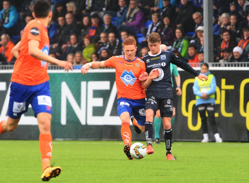 Mikkel Kirkeskov i duell fra sist vi møtte Kristiansund BK. Foto: NTB Scanpix