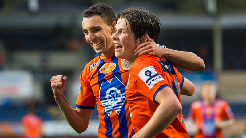 Mos og Sondre feirer mål i 2-2 kampen i 2016. Foto: Marius Simensen