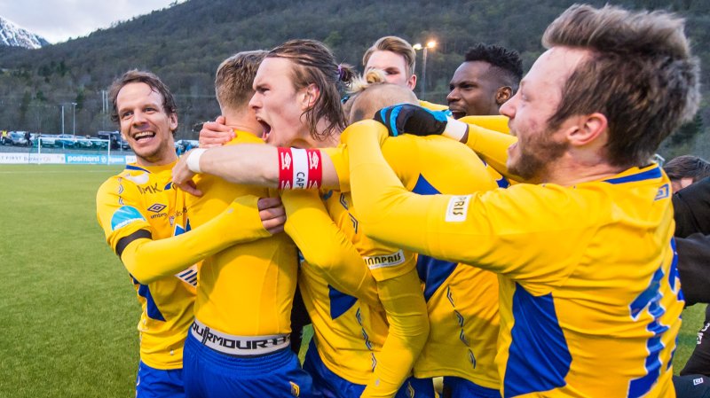 Brattvåg hadde et lite cupeventyr før RBK slo dem ut i tredje runde. I 2016 var det AaFK som ble straffet på Brattvågs kunstgressbane. Foto: Marius Simensen.