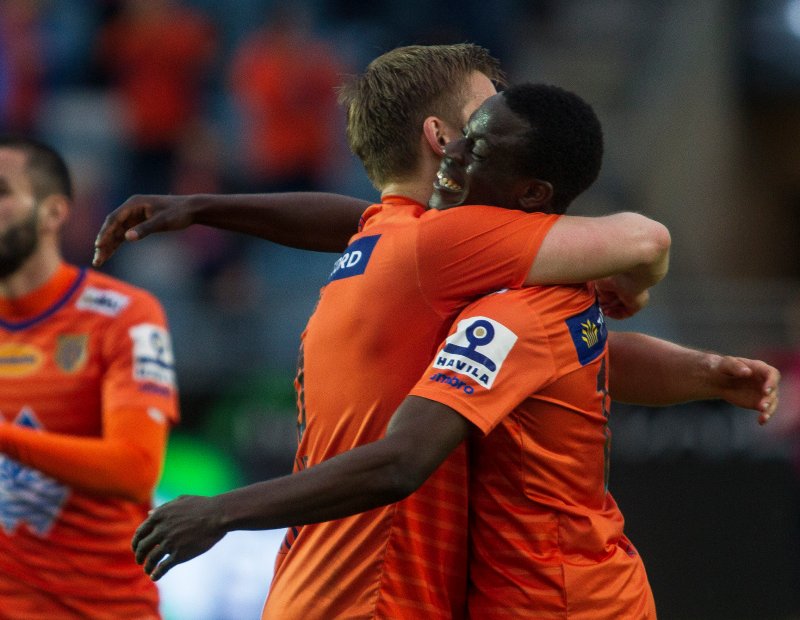 Veldwijk og Gyasi feirer etter kampen. Foto: Carina Johansen / NTB Scanpix