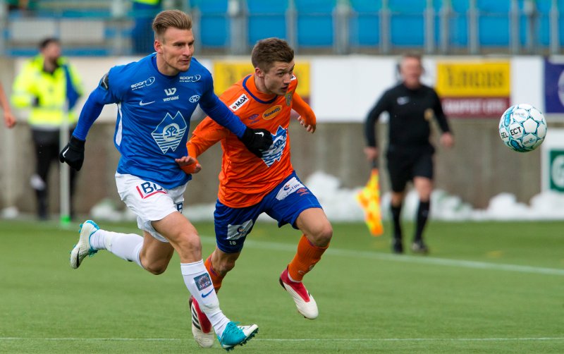 Remmer og Hoff i treningskampen mellom Molde og Aalesund. Foto: Svein Ove Ekornesvåg