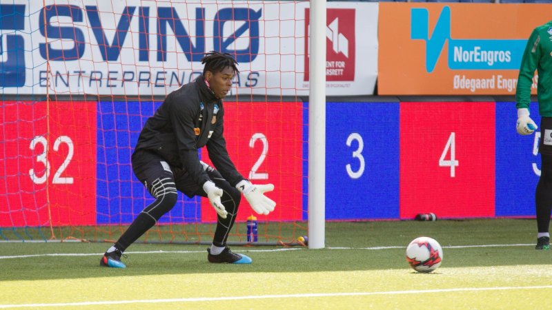 Enock jobber hardt hver eneste dag for å nå målene sine som keeper. Foto: Srdan Mudrinic