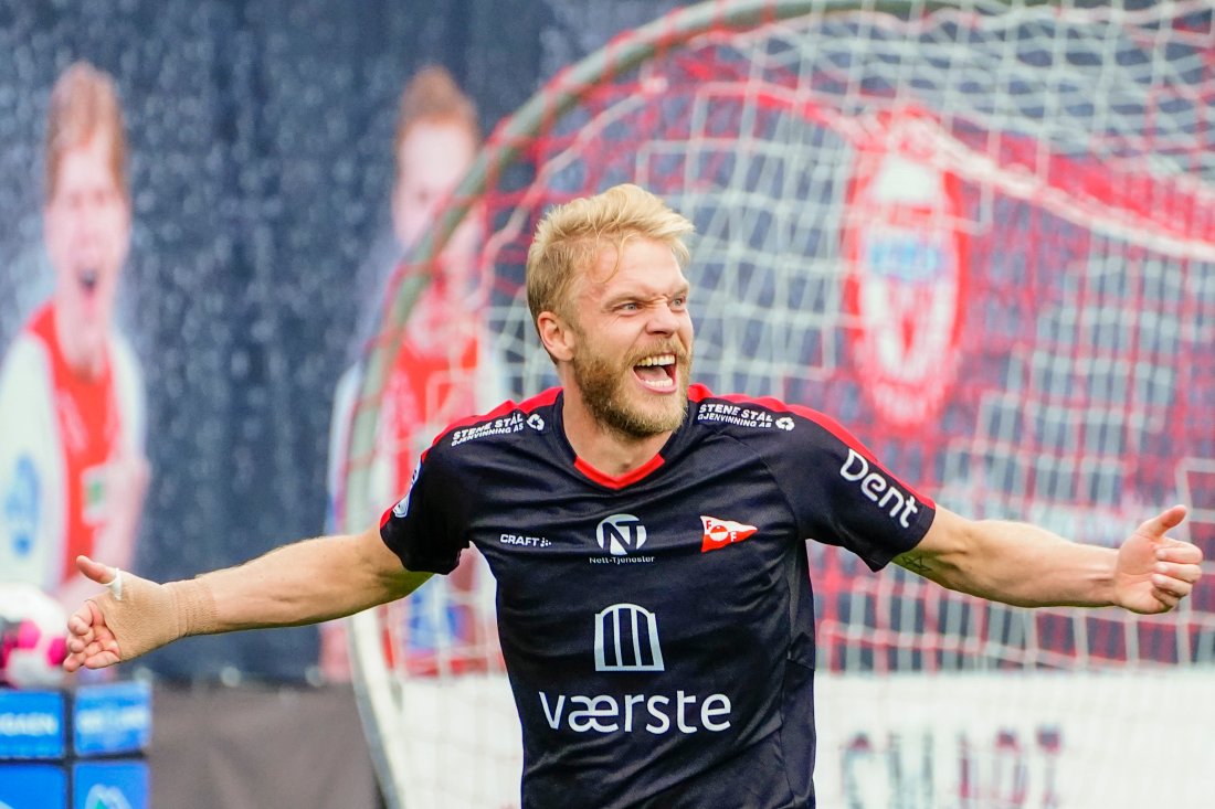 Oslo 20210915. FFKs Mads Nielsen jubler etter 1-1 målet under 1. divisjonskampen i fotball mellom KFUM og FFK på KFUM-arena.Foto: Terje Pedersen / NTB