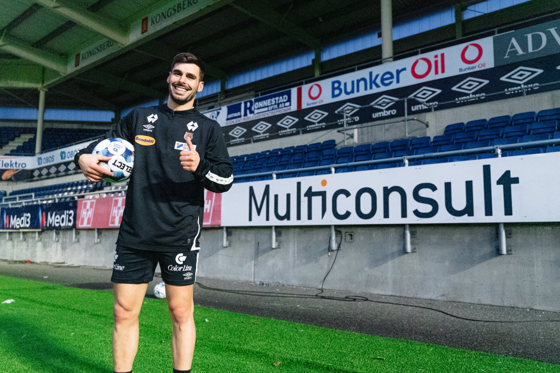 Flunkende nytt skilt på Color Line Stadion!
