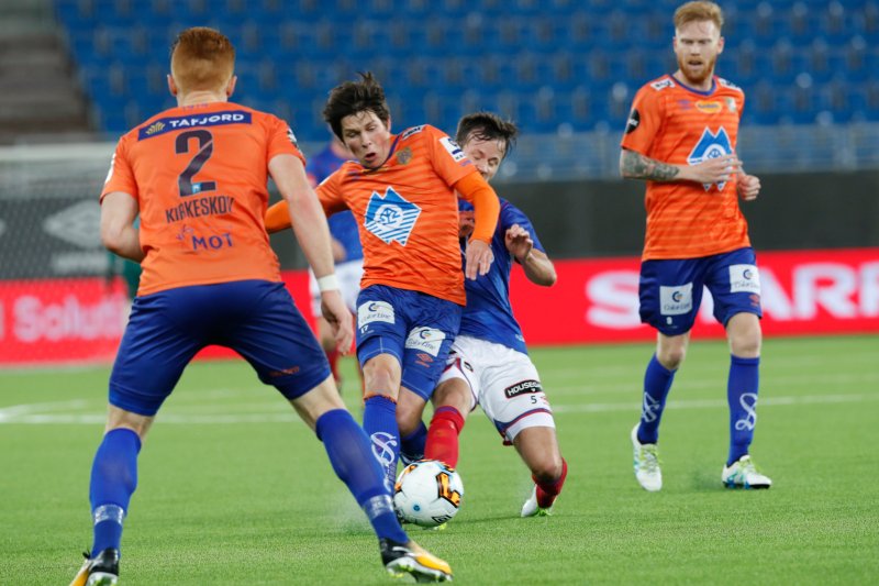 Sondre Brunstad Fet mot Vålerengas Robert Lundström på Intility Arena i 2017. En kamp AaFK ikke kommer til å snakke om i årene som kommer. Foto: Terje Bendiksby / NTB scanpix