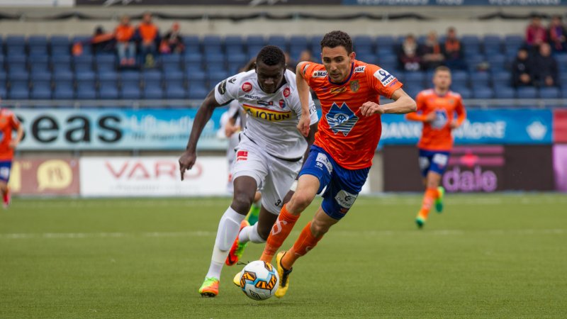 Mustafa Abdellaoue i aksjon mot Sandefjord. Foto: Srdan Mudrinic