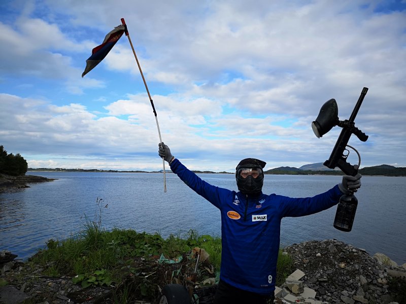 I noen av rundene kjempet lagene om å få fått i et flagg. Kaptein Fredrik Carlsen var lynraskt frampå.