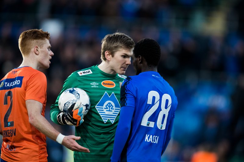 Mikkel Kirkeskov, Aalesunds keeper Andreas Lie og Stabæks Luc Kassi i Eliteseriekampen i fotball mellom Stabæk - Aalesund på Nadderud Stadion i 2017. Foto: Berit Roald / NTB scanpix