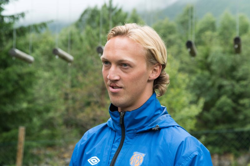 Jørgen Hatlehol er AaFK-supporter, og vet hva det vil si å være en ung gutt med drøm om å bli A-lagsspiller. Foto: Asle Myhre Hansen