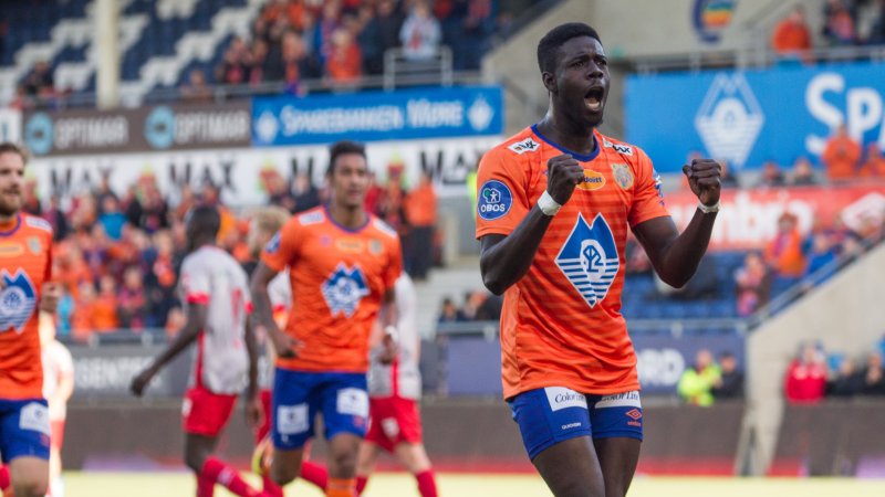 18-åringen jubler for scoring i 16. mai-kampen mot Strømmen. Foto: Srdan Mudrinic.