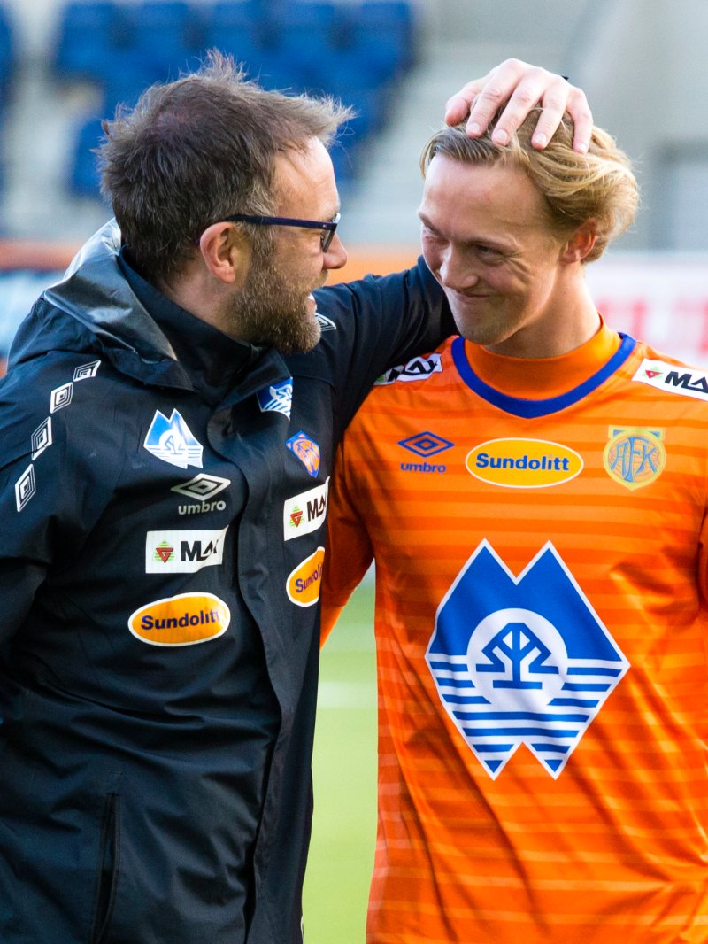 Trond og Jørgen etter seieren mot Tromsø IL. Foto: NTB Scanpix