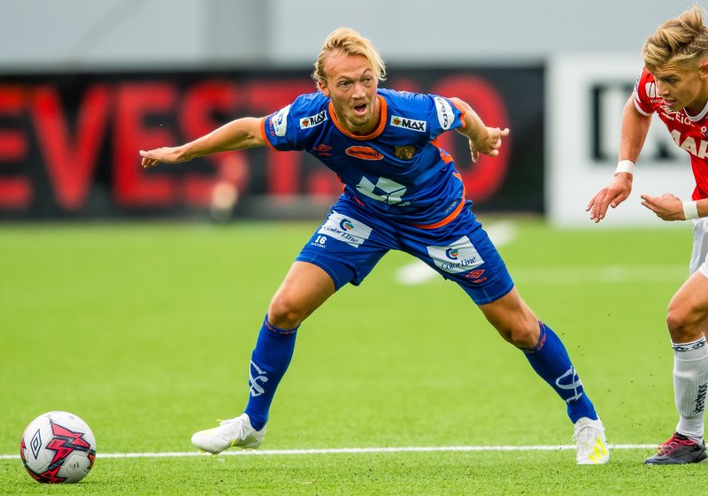 Jørgen Hatlehol i aksjon mot Kongsvingers, Martin Tangen Vinjor i 2019. Foto: Marius Simensen / BILDBYRÅN