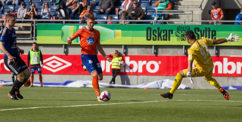 Her er et strålende eksempel på at en arenareklame på Color Line Stadion når ut til flere enn de som er der kampdag! Foto: Srdan Mudrinic